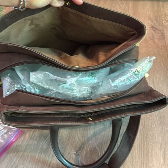 DIANE VON FURSTENBERG DVF FAUX SUEDE TRIPLE COMPARTMENT TRAVEL OVERNIGHT BAG EUC - Picture 12 of 14